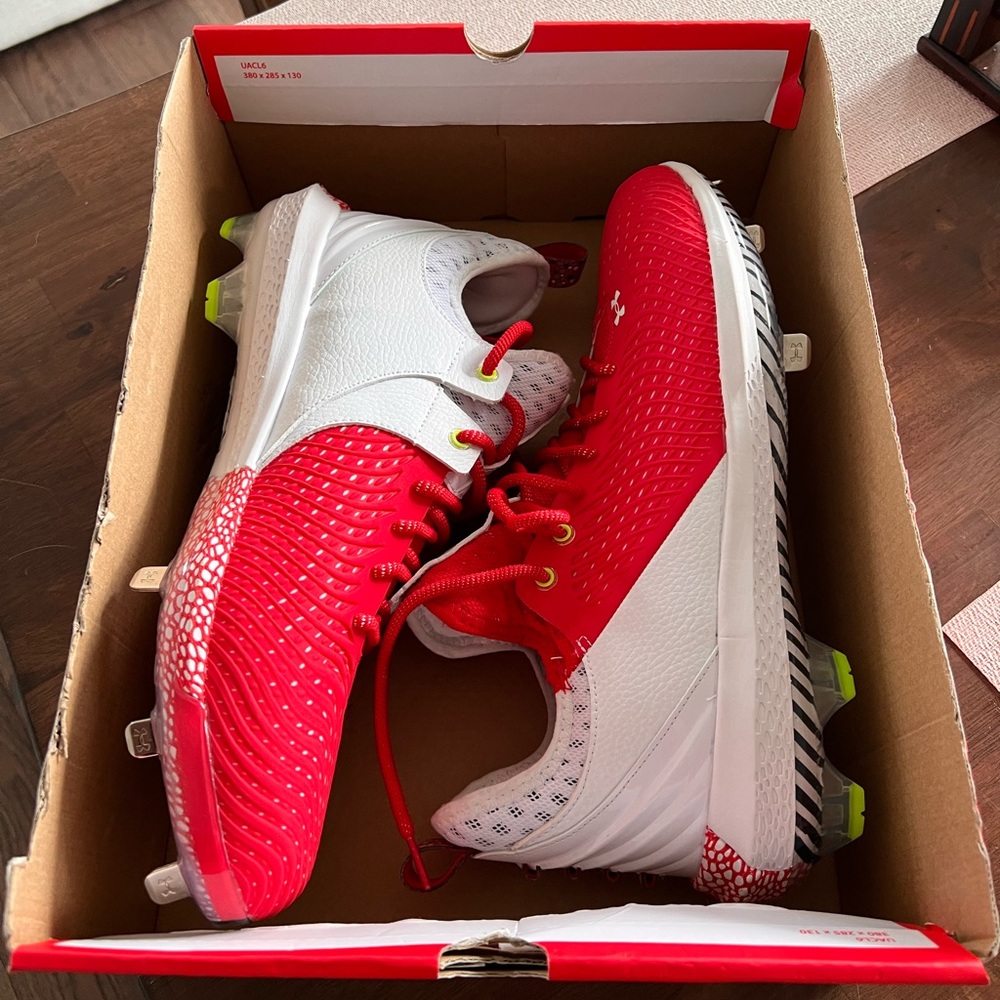 IN BOX MENS UA HARPER 5 LOW ST BASEBALL CLEATS